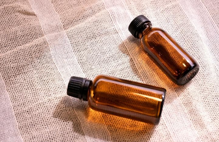 Amber glasses for oil