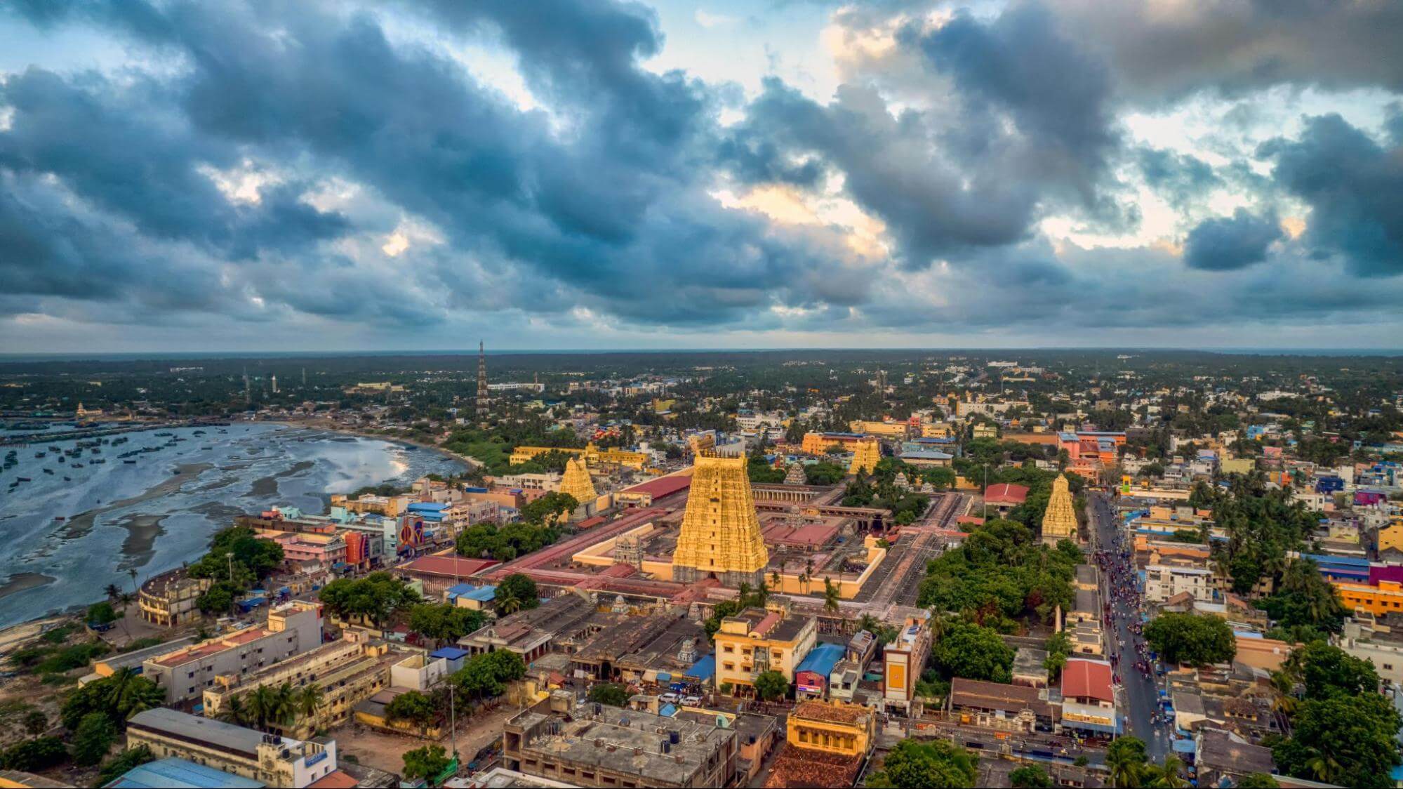 A wide-shot of Ramanathaswamy Temple