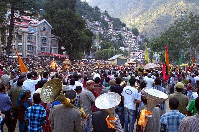 Image of the Kullu Dussehra procession towards Dhalpur ground